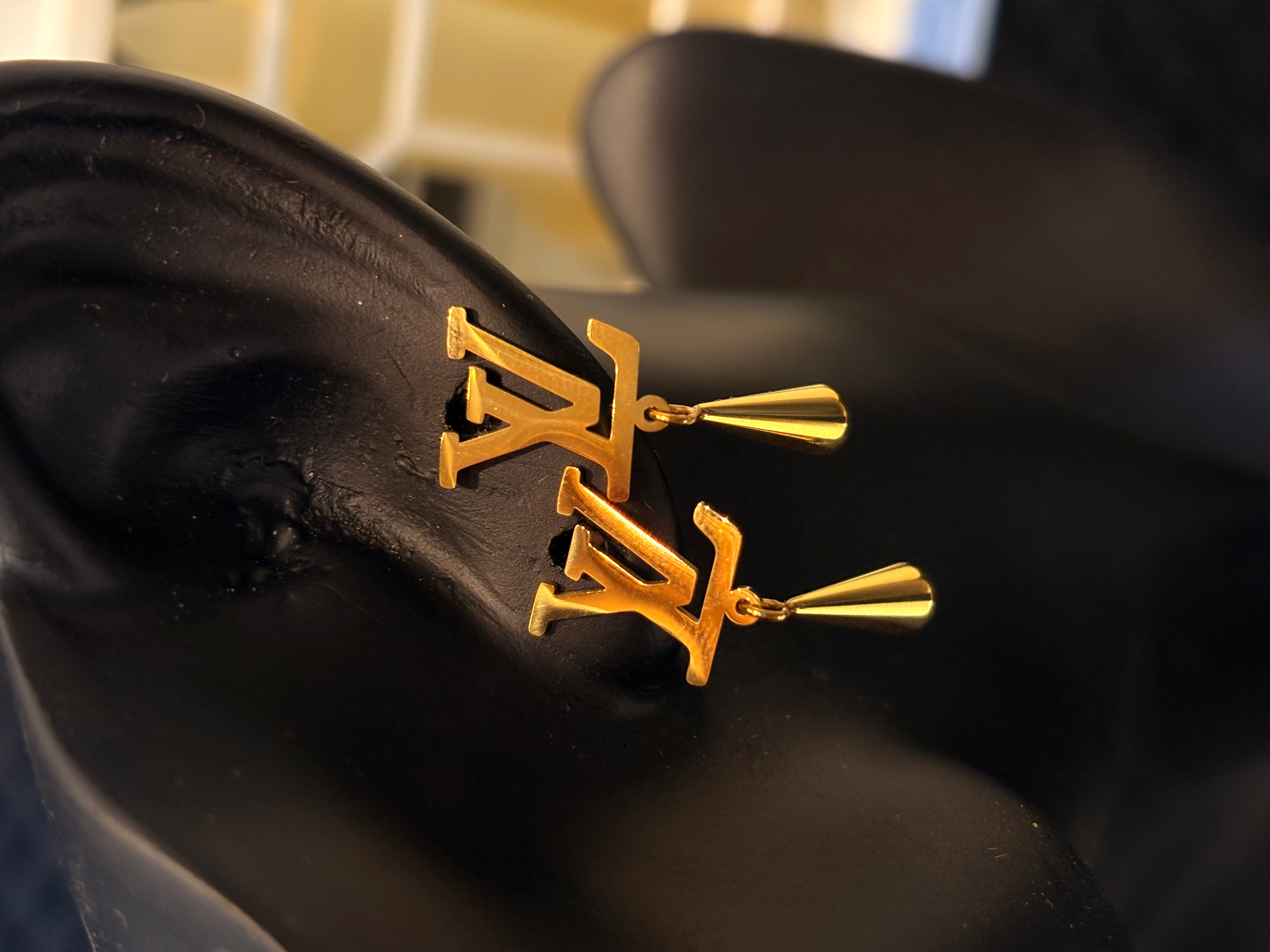 GOLDEN DYNASTY DROPS