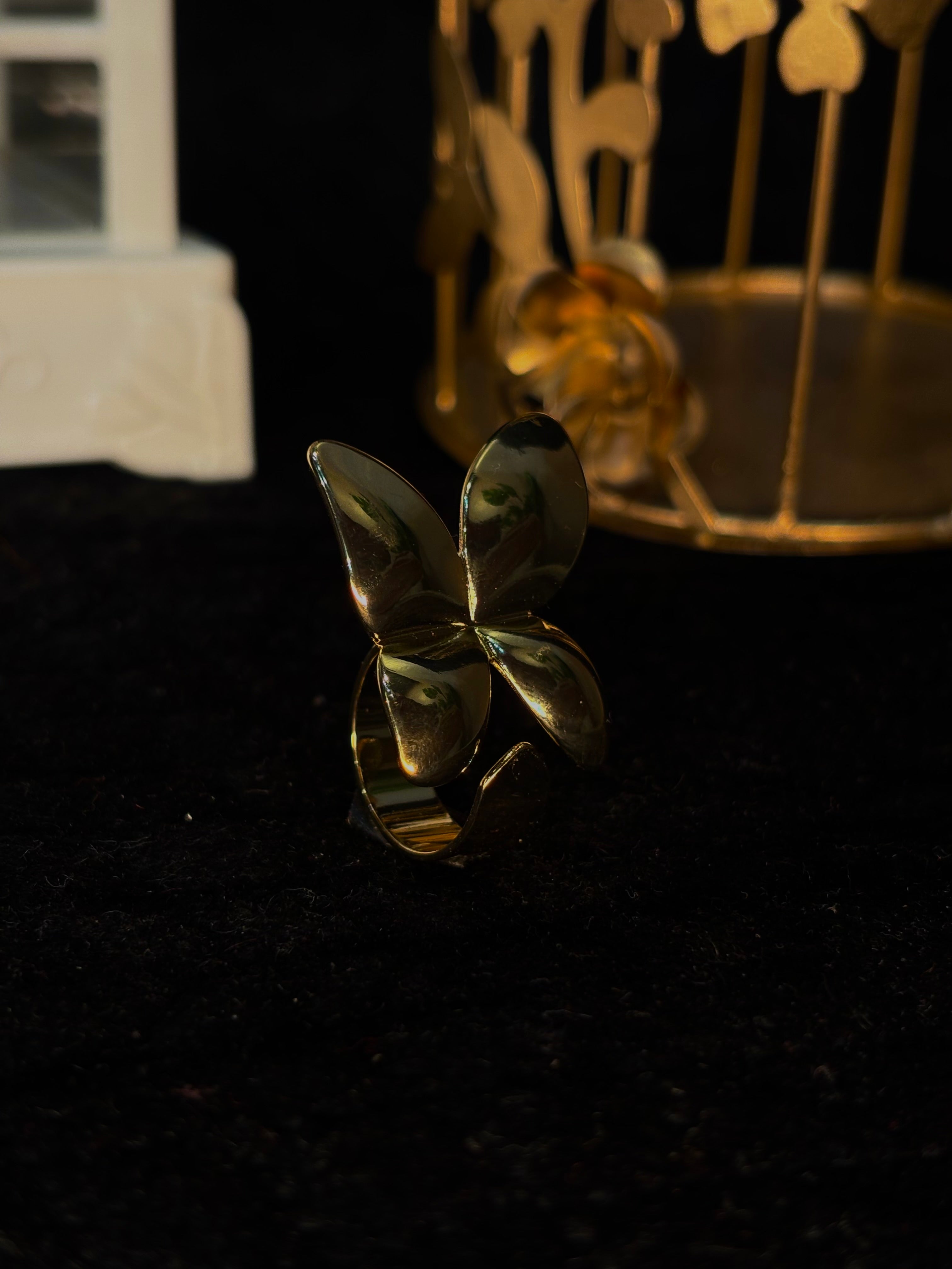 THE LUMIÈRE RING