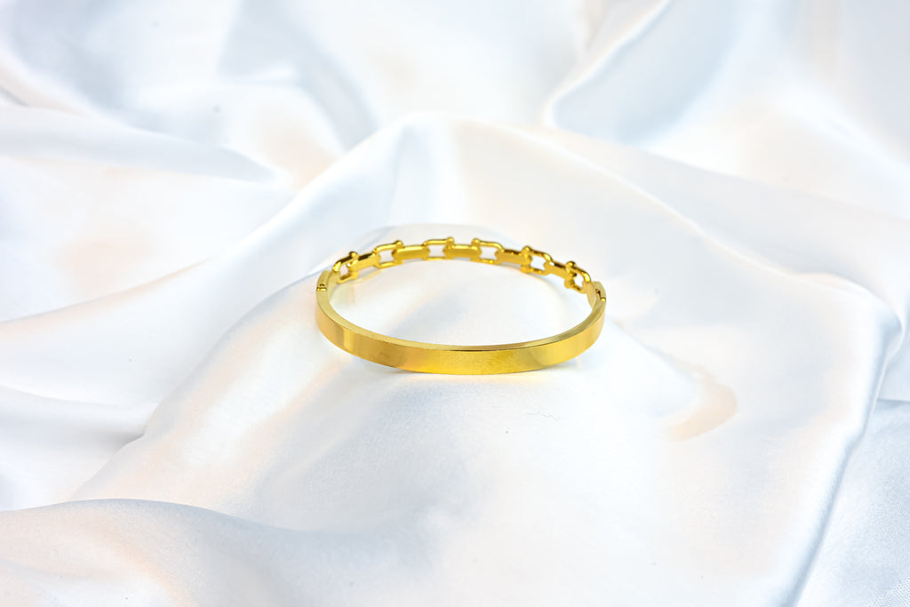 The Integra Link Bangle