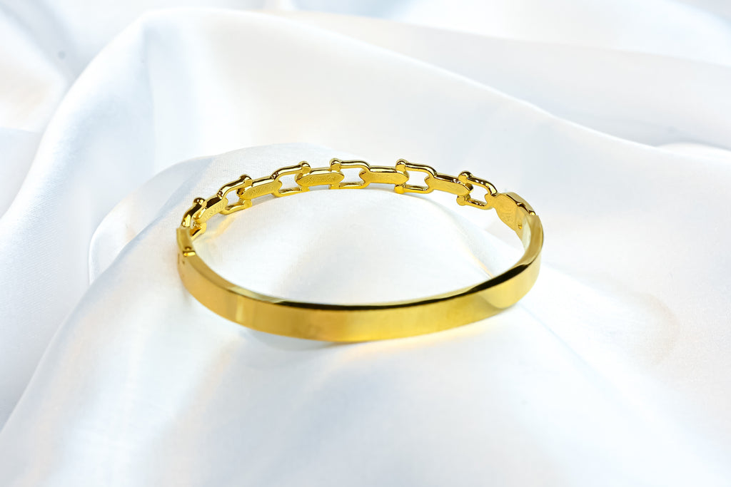 The Integra Link Bangle
