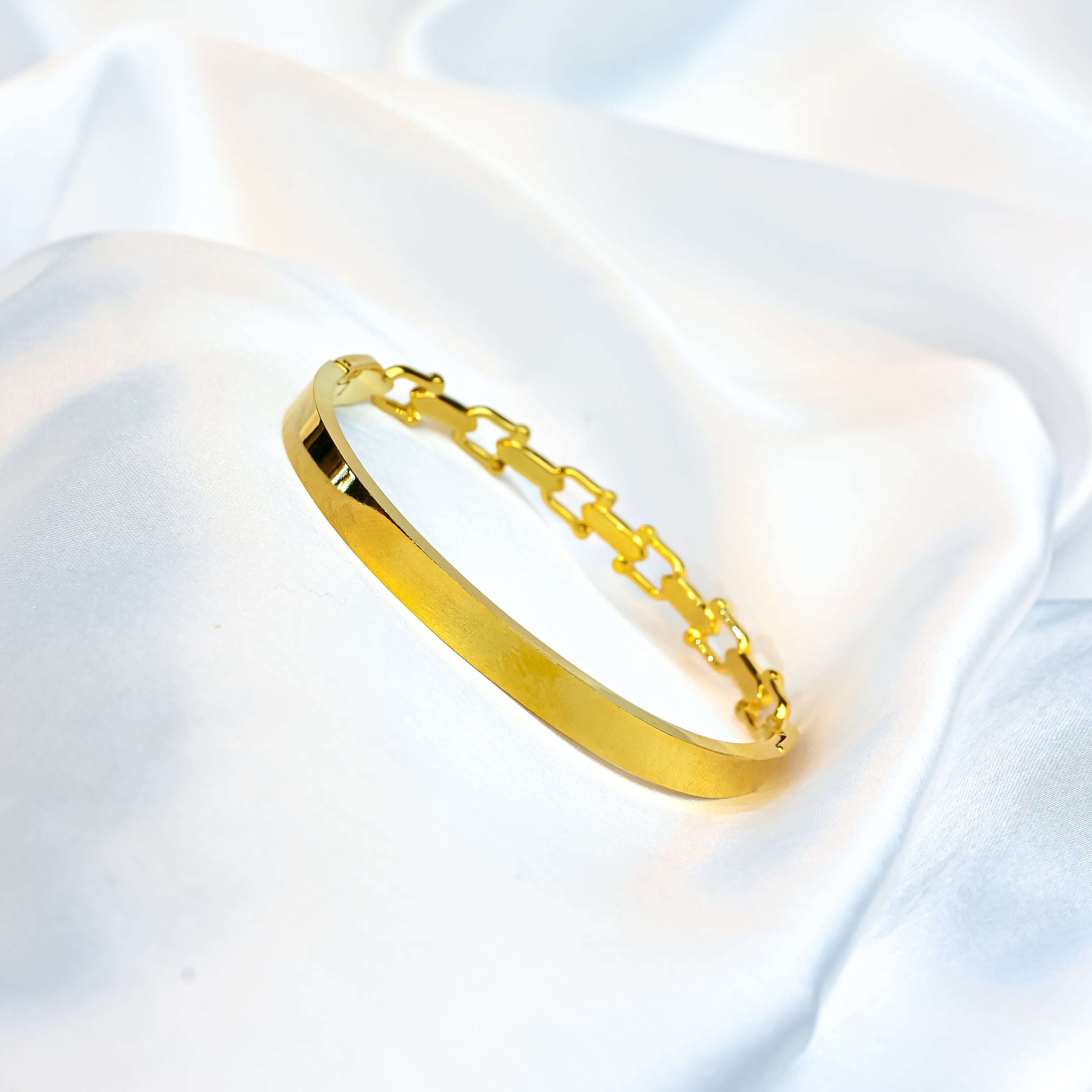 The Integra Link Bangle