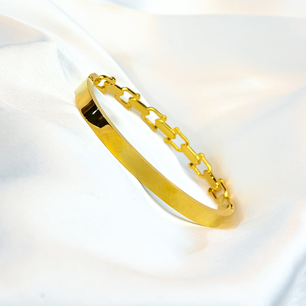 The Integra Link Bangle