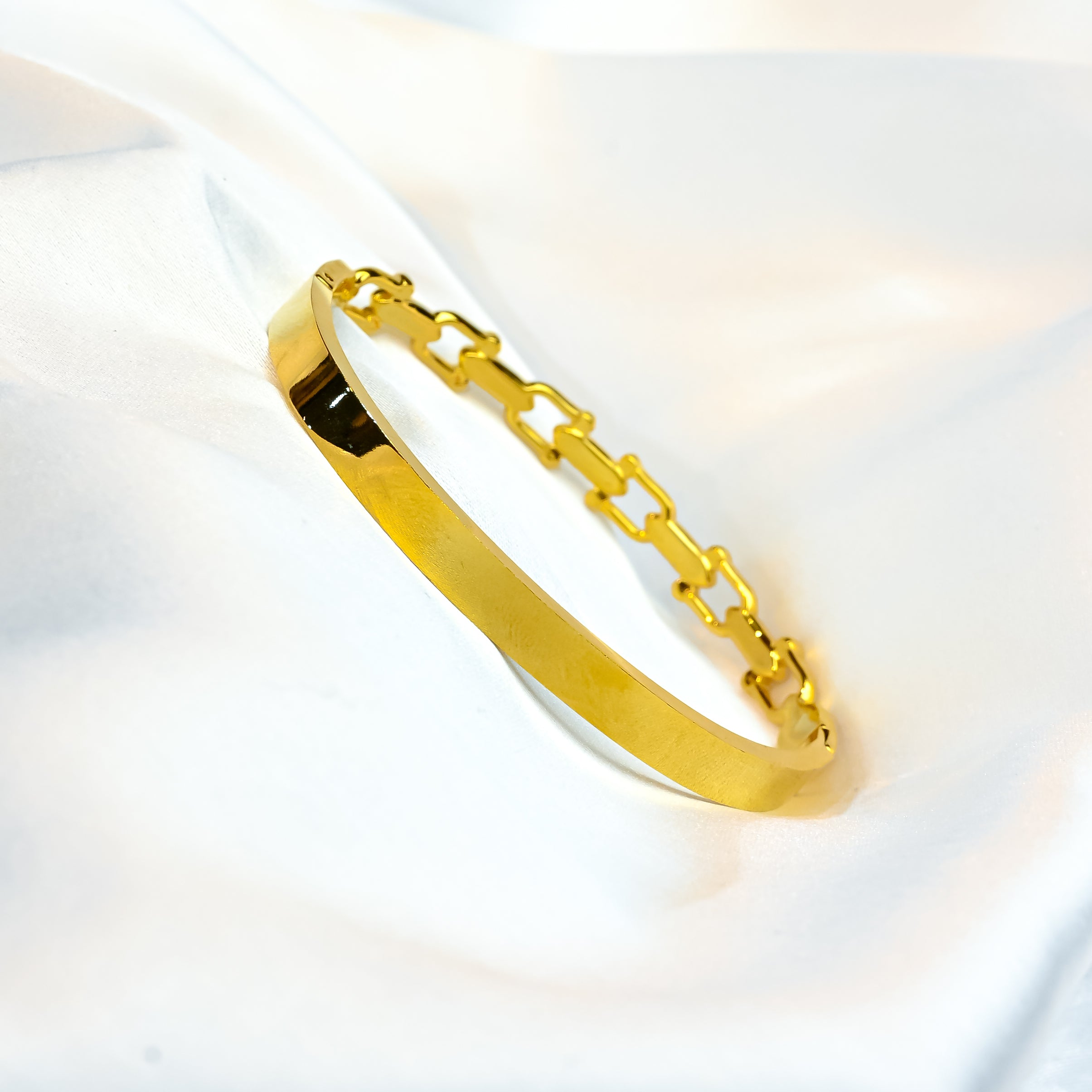 The Integra Link Bangle
