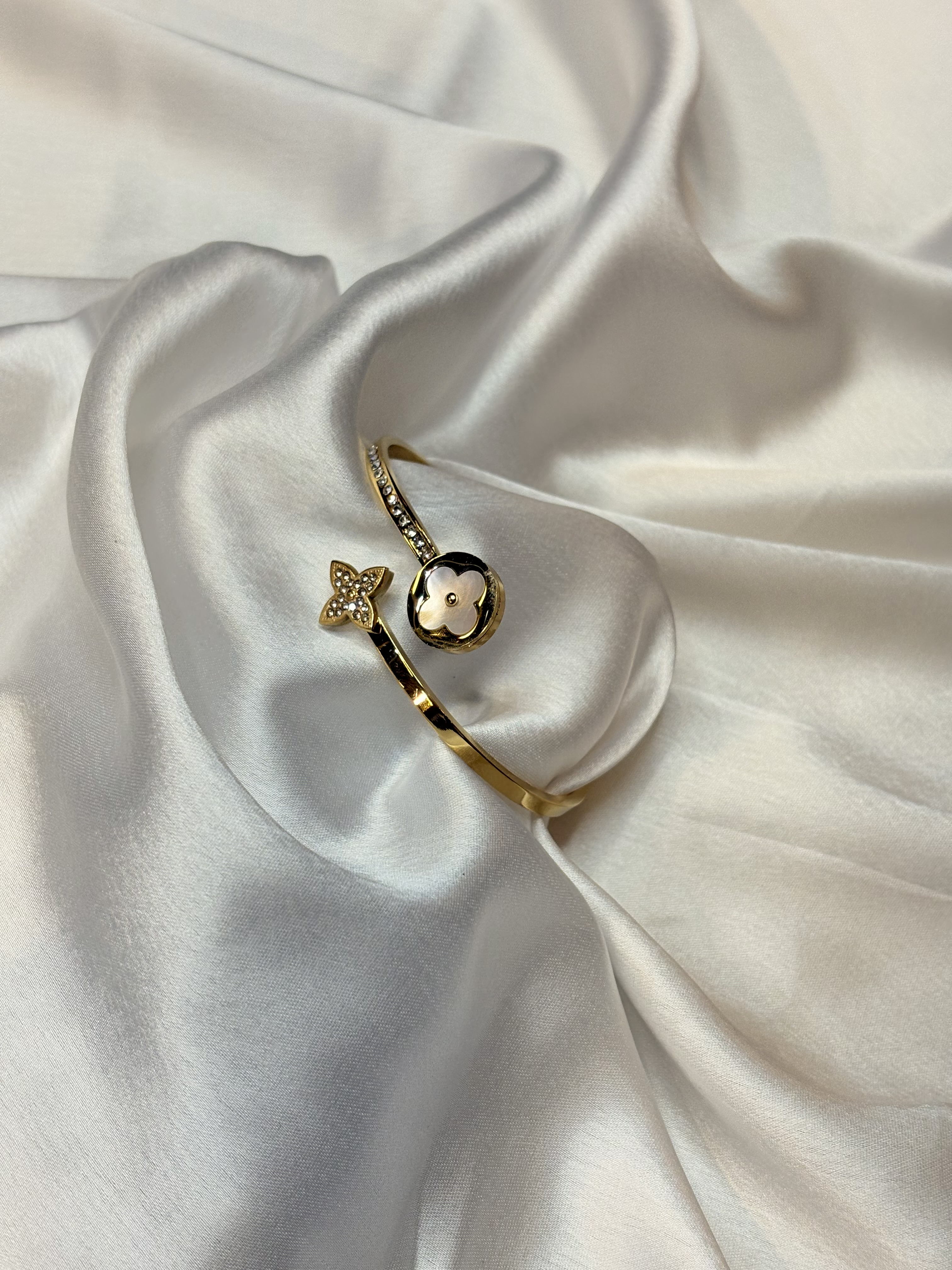 The "Lucky Charm" Anti-Tarnish Bracelet