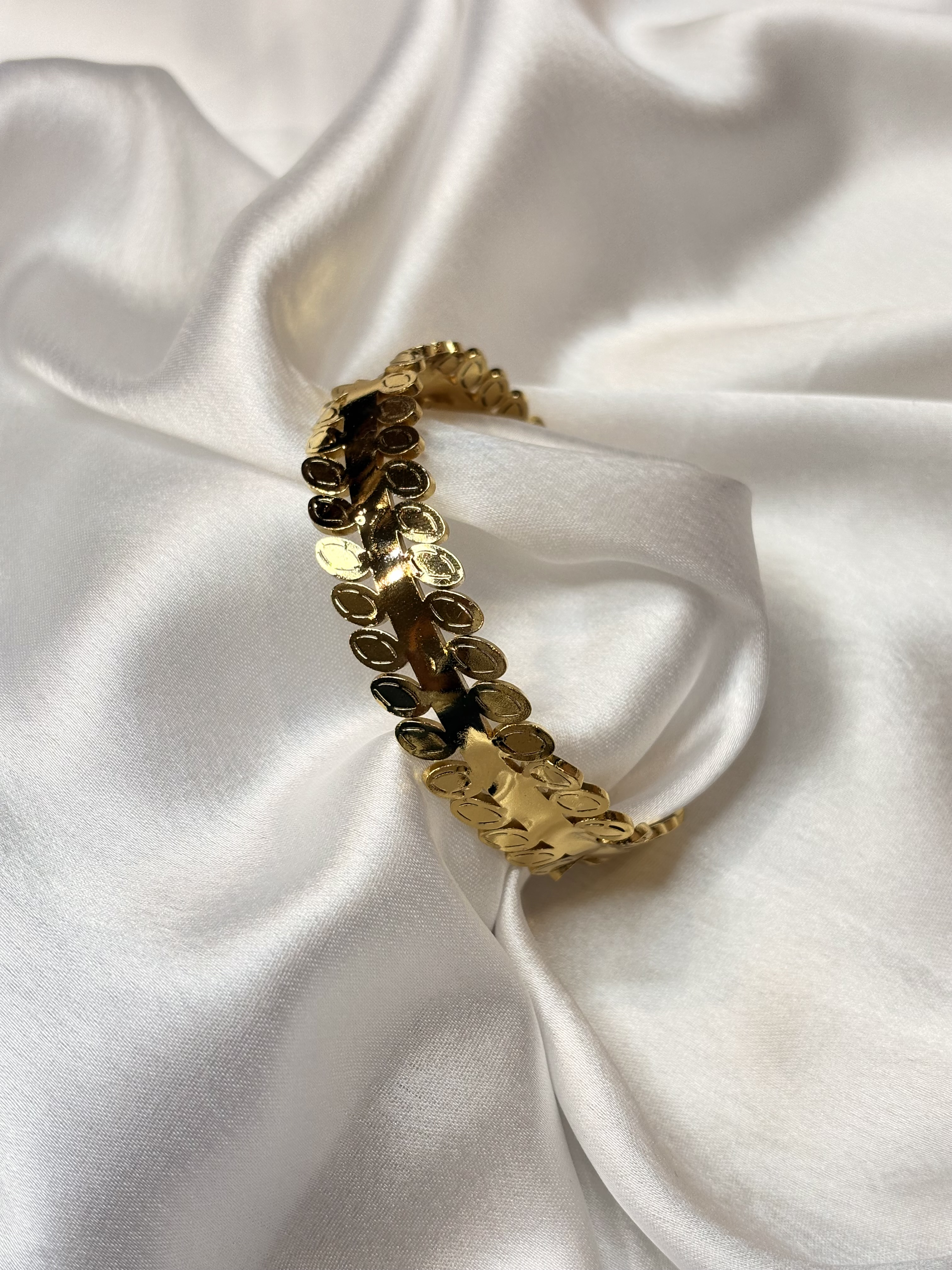 The “Golden Laurel” Anti-Tarnish Bracelet