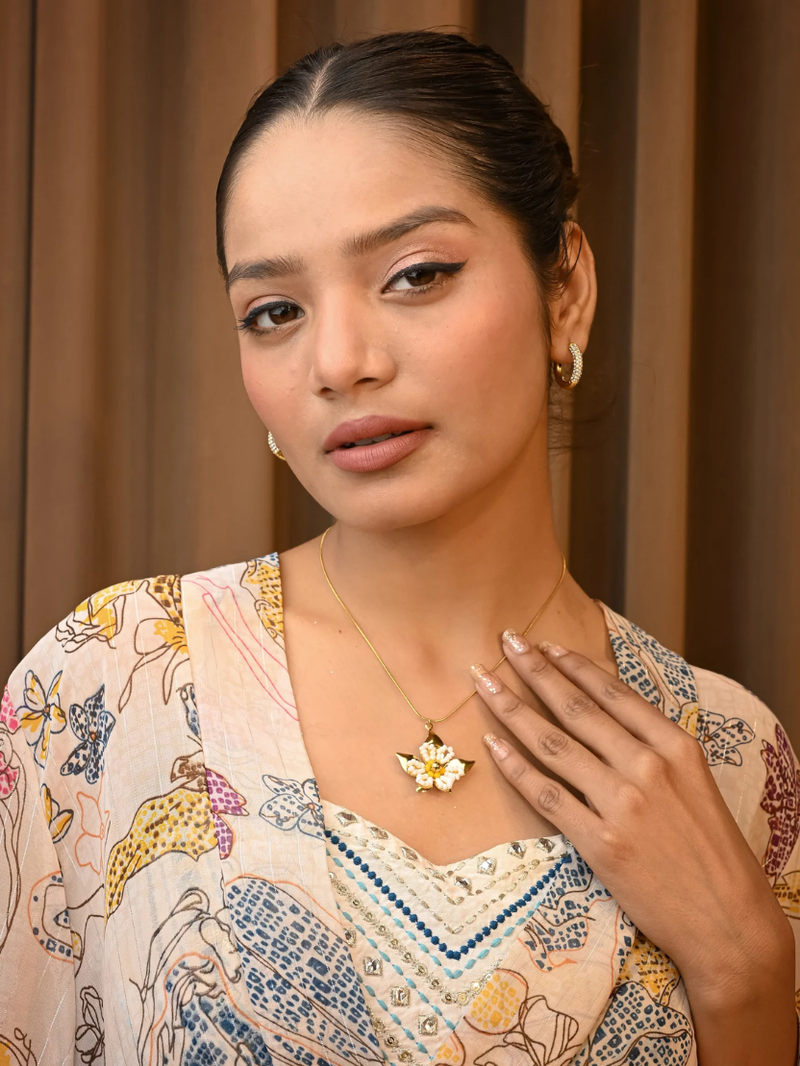 EMBER PETAL NECKLACE